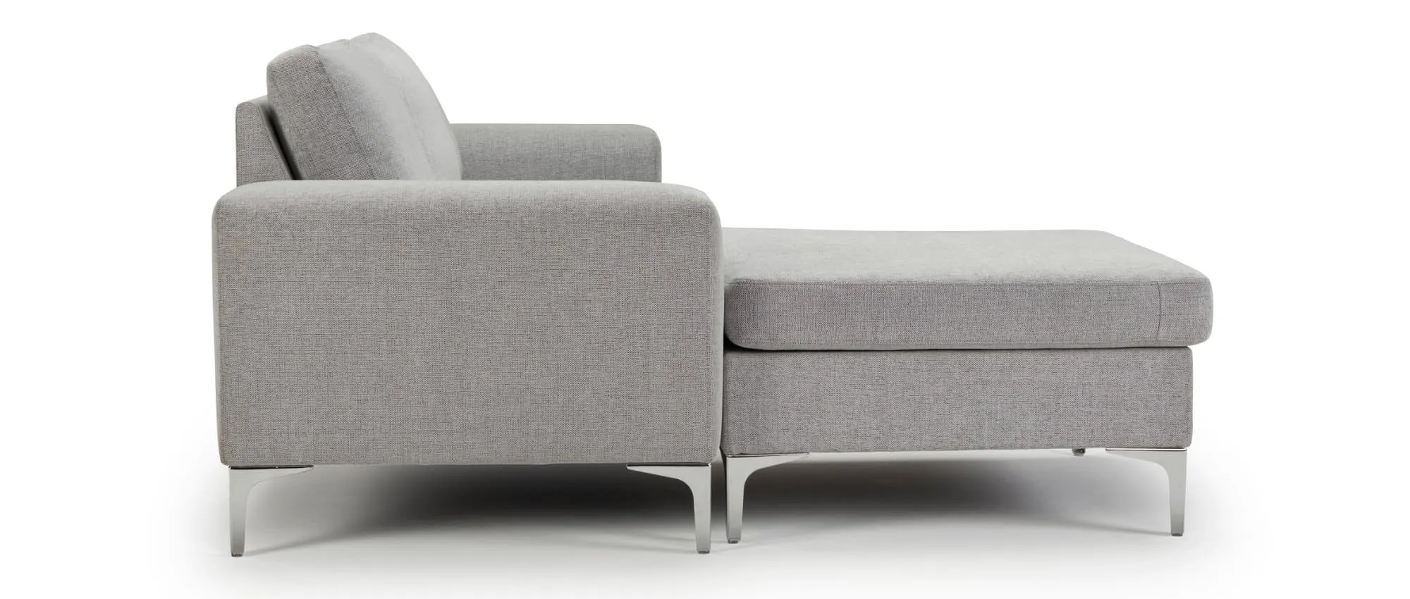 Der TRELLEBORG Pouf lässt sich sehr gut als Erweiterung des TRELLEBORG Sofas verwenden, sei es als flexibler Longchair oder als Sitzhocker