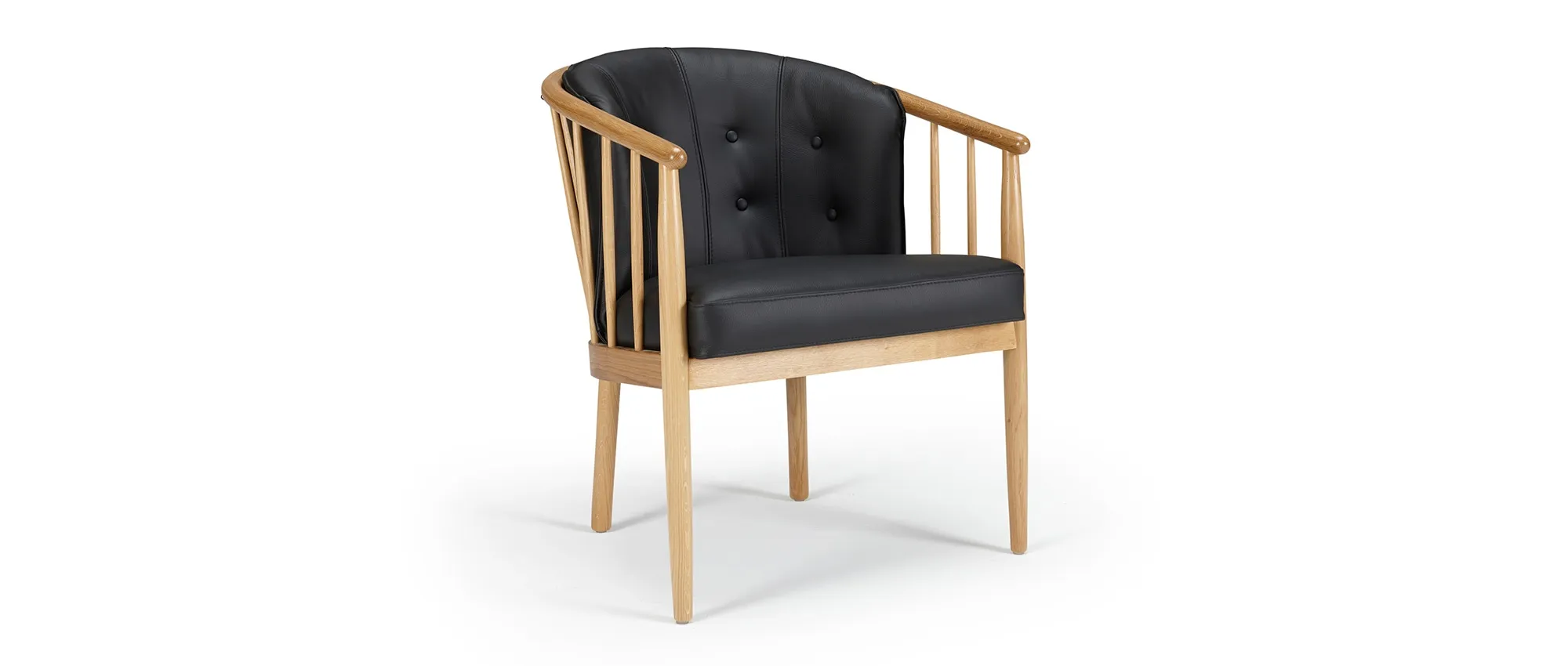Hier der ESBERG Designer Stuhl im schwarzen Echtleder - Black (920) mit lackierten Eichenholzfüßen und verstepptem Rückenpolster