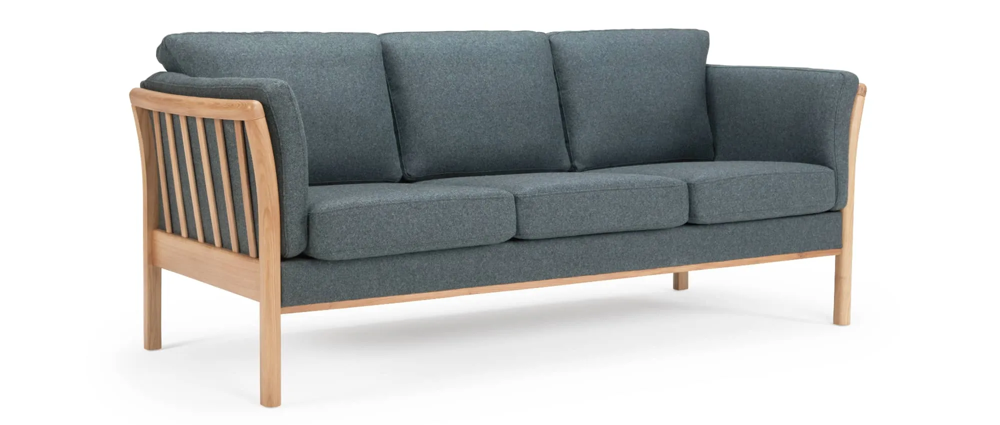 Die STOCKHOLM Sofa und Sessel Serie ist in vielen Stoff- und Ledervarianten erhältlich - hier am STOCKHOLM 3-Sitzer gezeigt