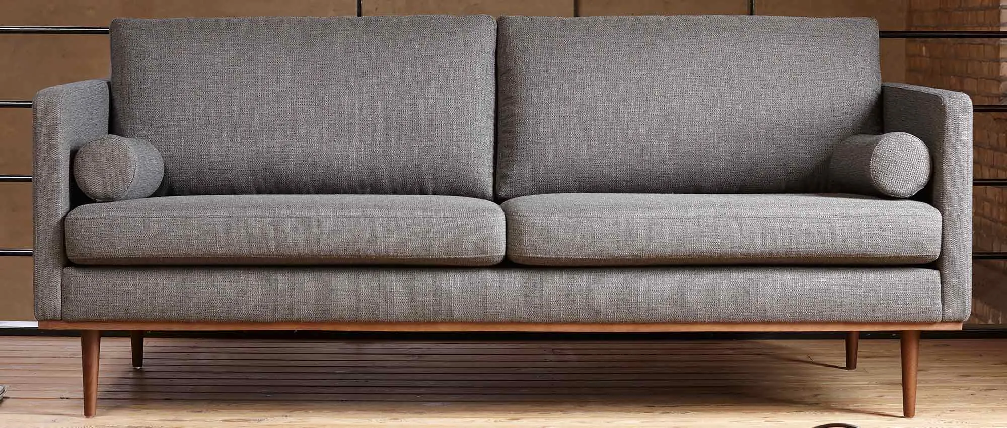 Hier sehen Sie die ZYLINDER Kissen am OSLO 3-Sitzer Sofa