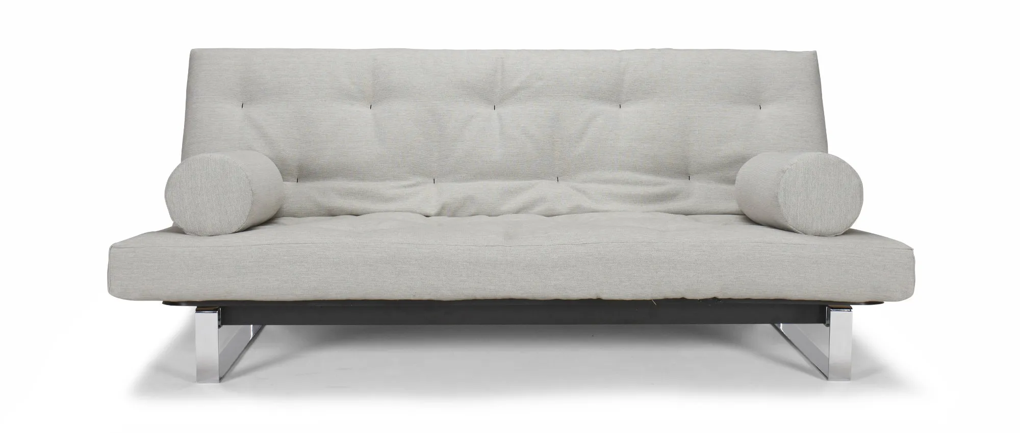 Das Kissen ROLL als Armlehnen-Ersatz beim MINIMUM Schlafsofa von Innovation