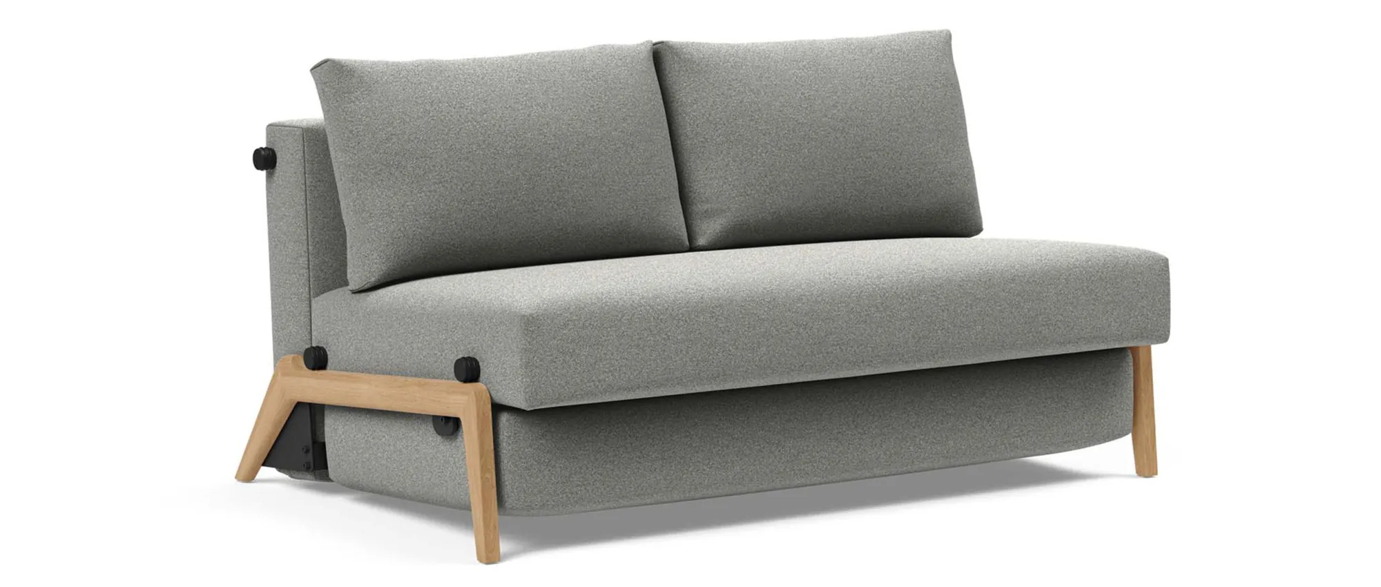 Schlafsofa CUBED DELUXE im Stoff Mahoga Dove Grey (853) und mit hellen Eichenholzfüßen