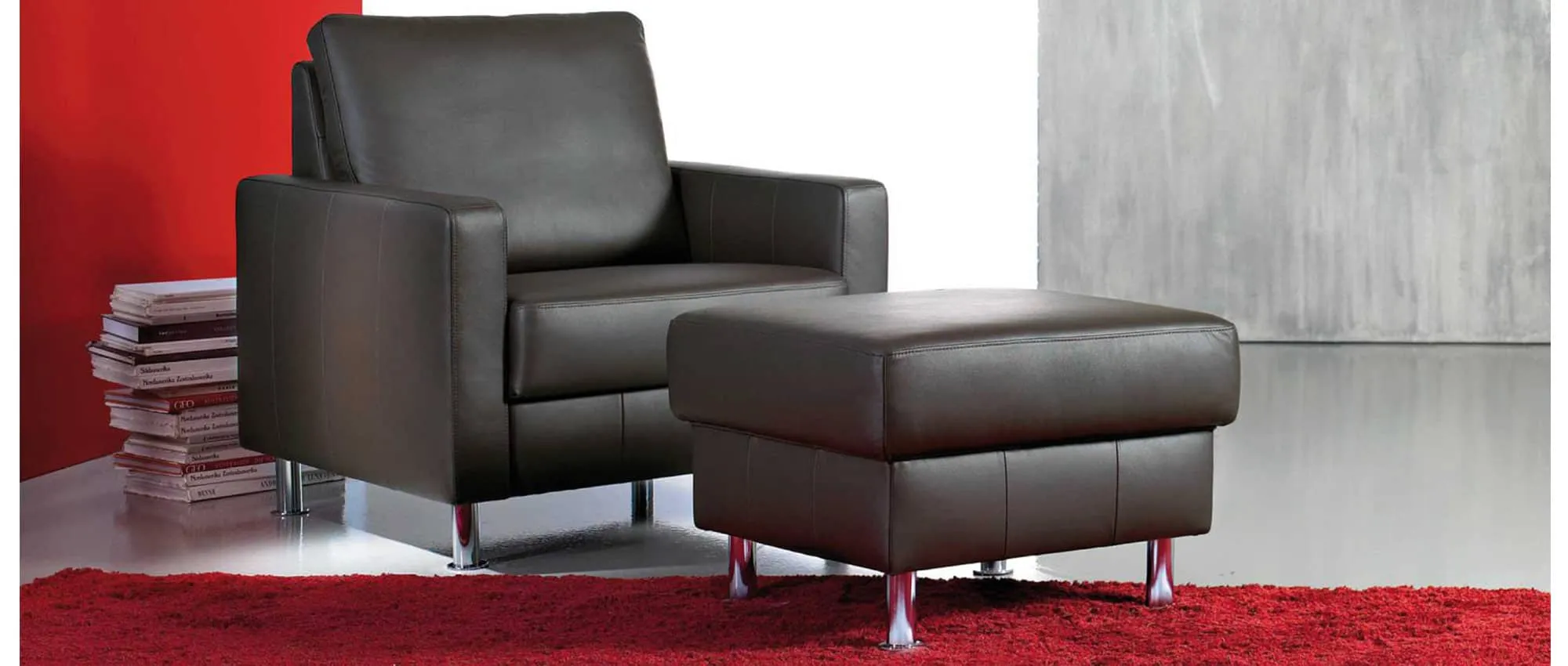 BERLIN DELUXE Hocker mit dem passenden BERLIN DELUXE Sessel
