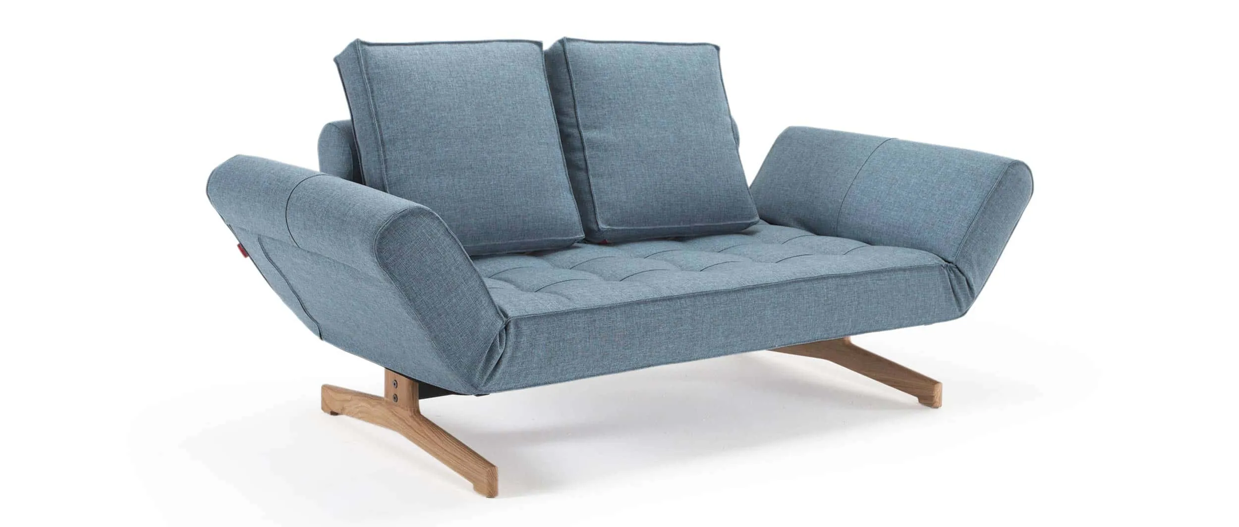 Das GHIA Schlafsofa im Stoff Mixed Dance Light Blue (525) mit Eichenholzbeinen