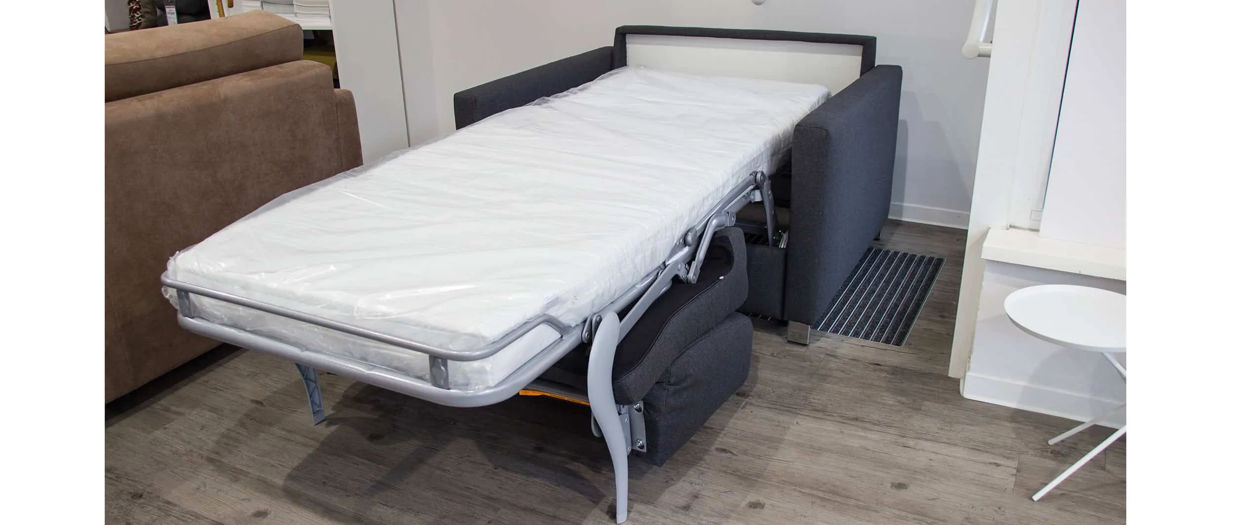 Die Liegefläche beträgt ca. 75x200 cm und bietet einer Person bequem Platz