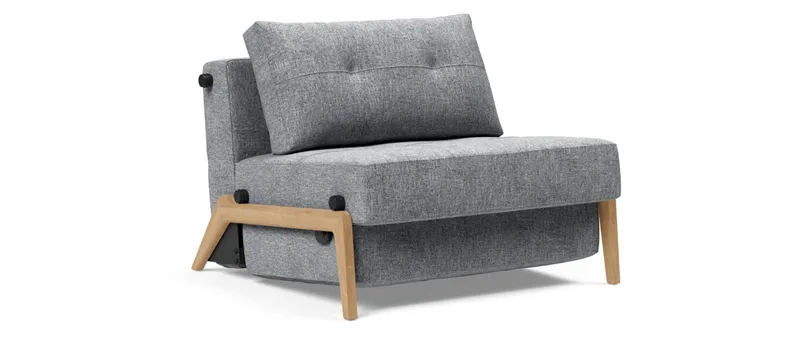 Der CUBED 02 Schlafsessel 90 im Stoff Twist Granite (565) mit hellen Eichenholzfüßen