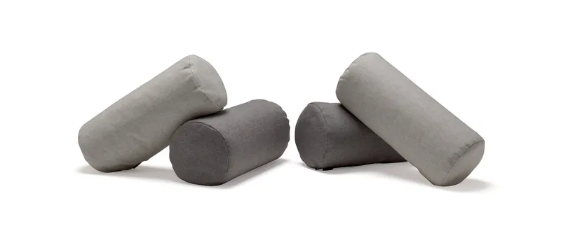 Die Kissen ROLL von Innovation gibt es in vielen verschiedenen Stoffen