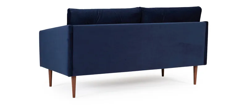 Das Designer Sofa KARLSTAD ist auch auf der Rückseite in Ihrer Stoff- oder Lederauswahl bezogen