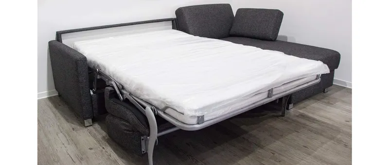 Das HAMBURG DELUXE Eckschlafsofa mit ausgeklappter Matratze - verschiedene Größen und Ausführungen erhältlich