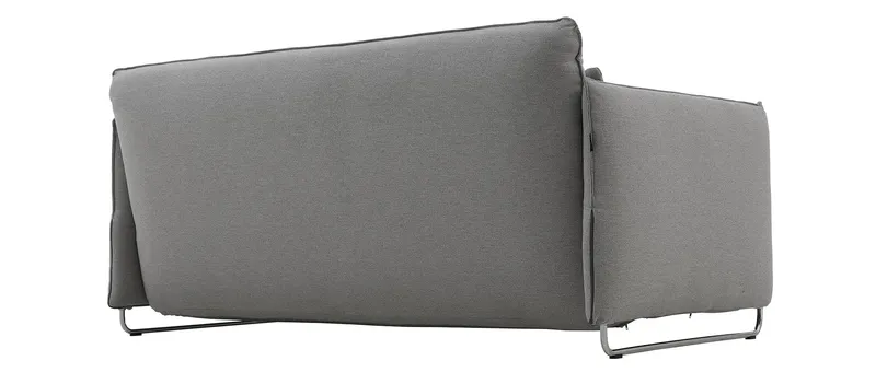 Durch die komplett bezogene Rückseite kann das CORD Sofa auch frei im Raum stehend genutzt werden