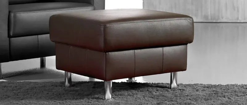 Den BERLIN DELUXE Sitzhocker gibt es mit PU-Schaum, Sensoform Kaltschaum oder mit einer Steppmatten-Polsterung