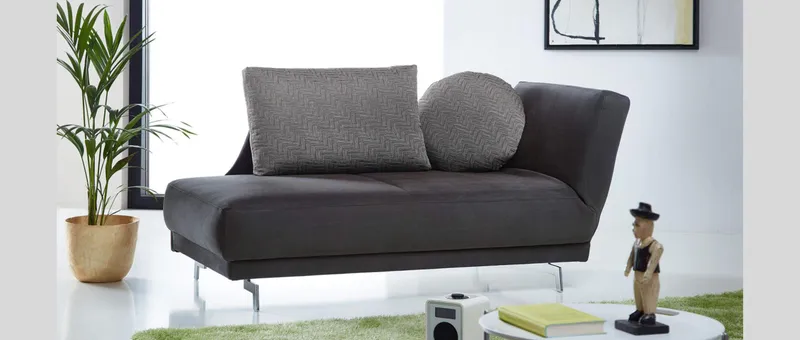 Die Rückenkissen können entweder im Stoff des Sofas oder in einem passenden Musterstoff bestellt werden