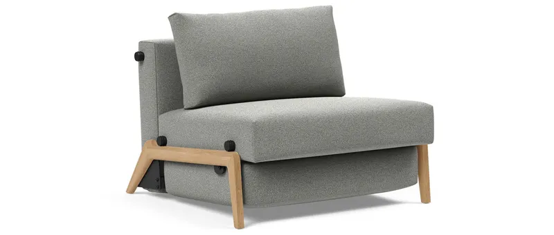 CUBED DELUXE Schlafsessel im Stoff Mahoga Dove Grey (853) mit hellen Eichenholzfüßen