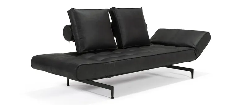 Das GHIA Schlafsofa von Innovation in Kunstleder Faunal Black (550) mit mattschwarzen Metallbeinen (Laser)