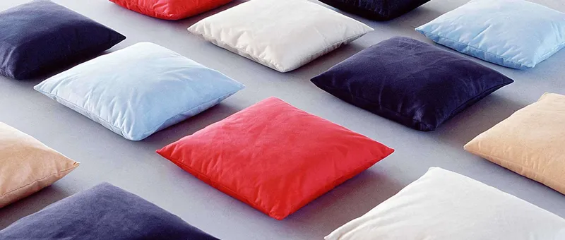 Die SWING Kissen von Softline bringen noch mehr Gemütlichkeit auf Ihr Sofa