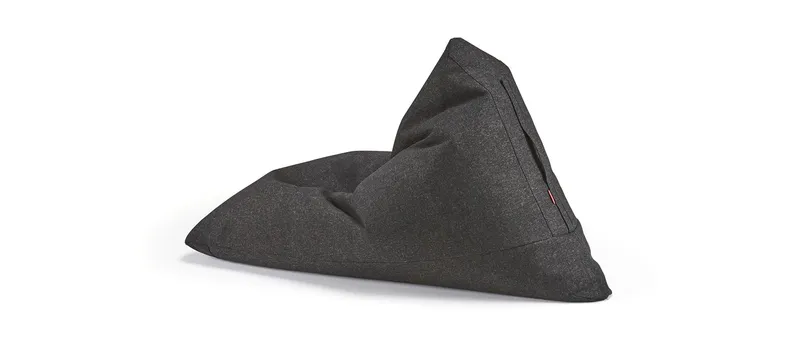 Durch die Füllung aus kleinen Kunststoffkügelchen passt sich der Sitzsack den Körperformen individuell an