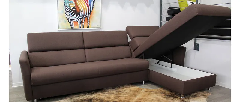 Eckschlafsofa mit großzügigem Bettkasten im Longchair