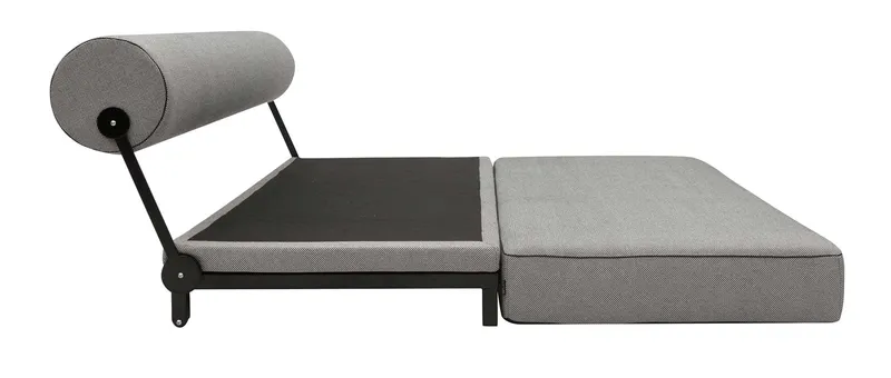Als Doppelbett bietet das SLEEP Sofa von Softline auf einer Fläche von ca. 176x200 cm bis zu zwei Personen bequem Platz