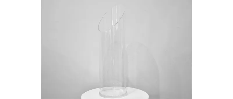 Der HELSINKI Schirmständer aus Plexiglas© ist hochwertig verarbeitet