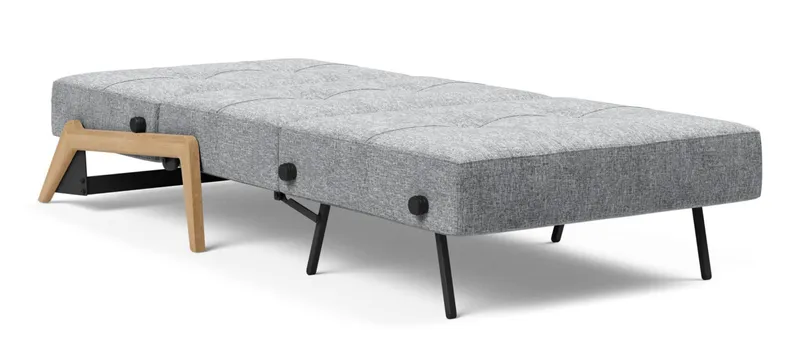 Ausgeklappt verfügt der CUBED 02 Sessel 90 über eine Liegefläche von ca. 90x200 cm - ideal für eine Person