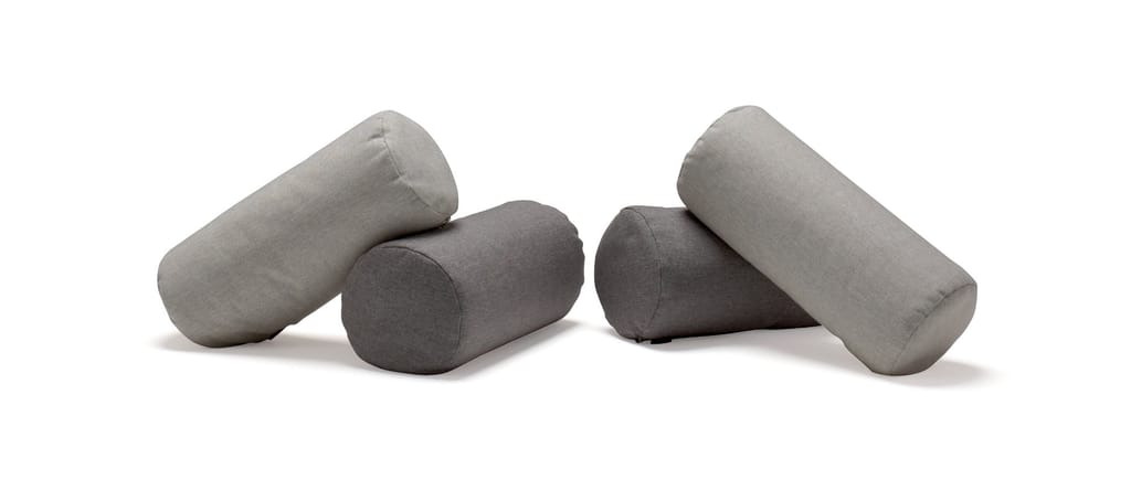 Die Kissen ROLL von Innovation gibt es in vielen verschiedenen Stoffen