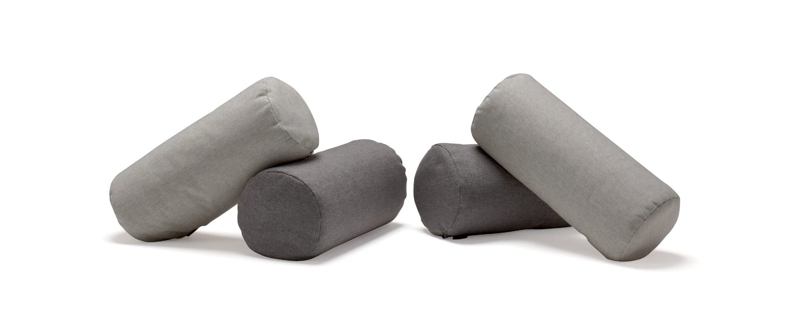 Die Kissen ROLL von Innovation gibt es in vielen verschiedenen Stoffen