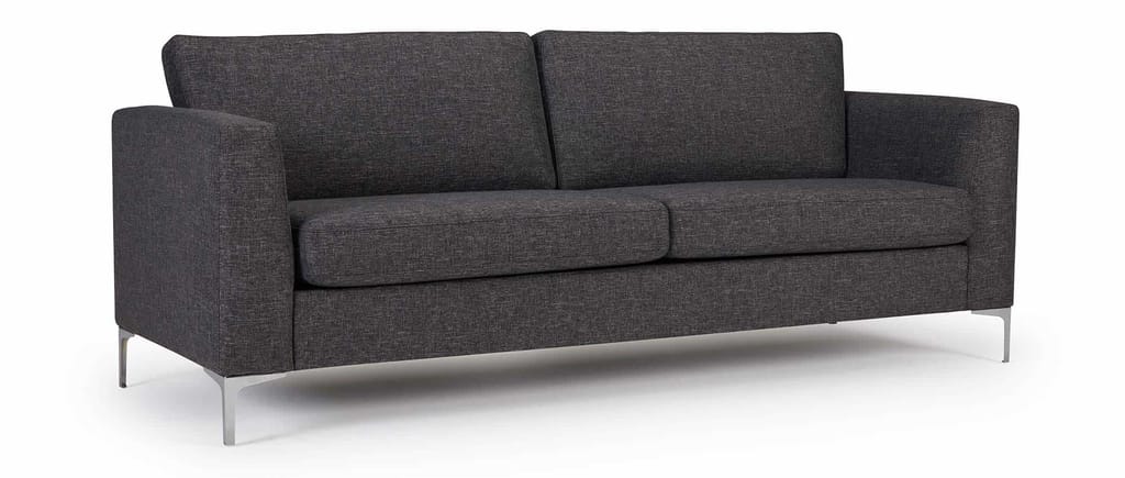 Das TRELLEBORG 3-Sitzer Sofa mit Polsterarmlehnen und Füßen aus Metall