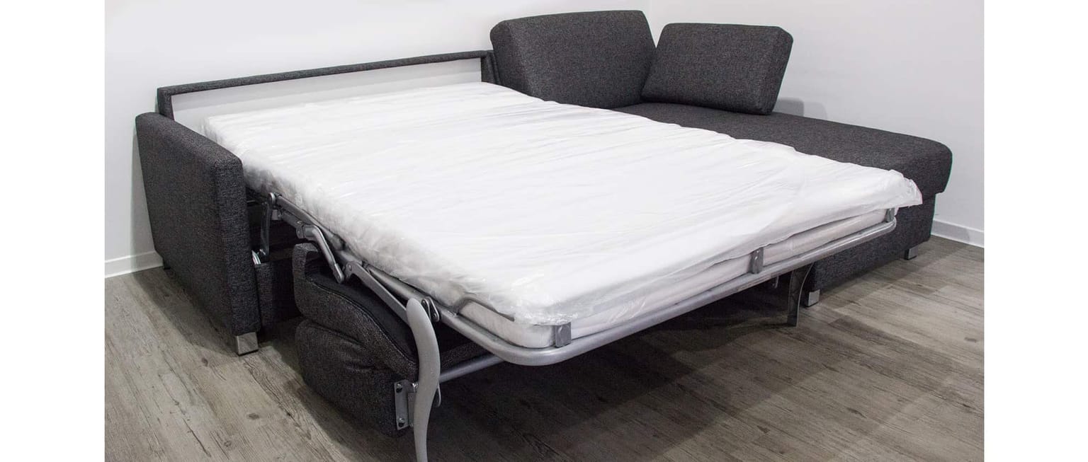 Das HAMBURG DELUXE Eckschlafsofa mit ausgeklappter Matratze - verschiedene Größen und Ausführungen erhältlich