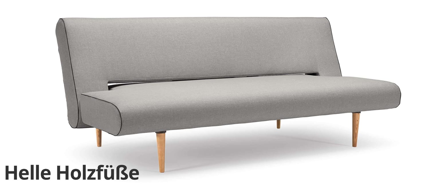 Das UNFURL Schlafsofa mit hellen Styletto Holzfüßen (Sonderanfertigung)