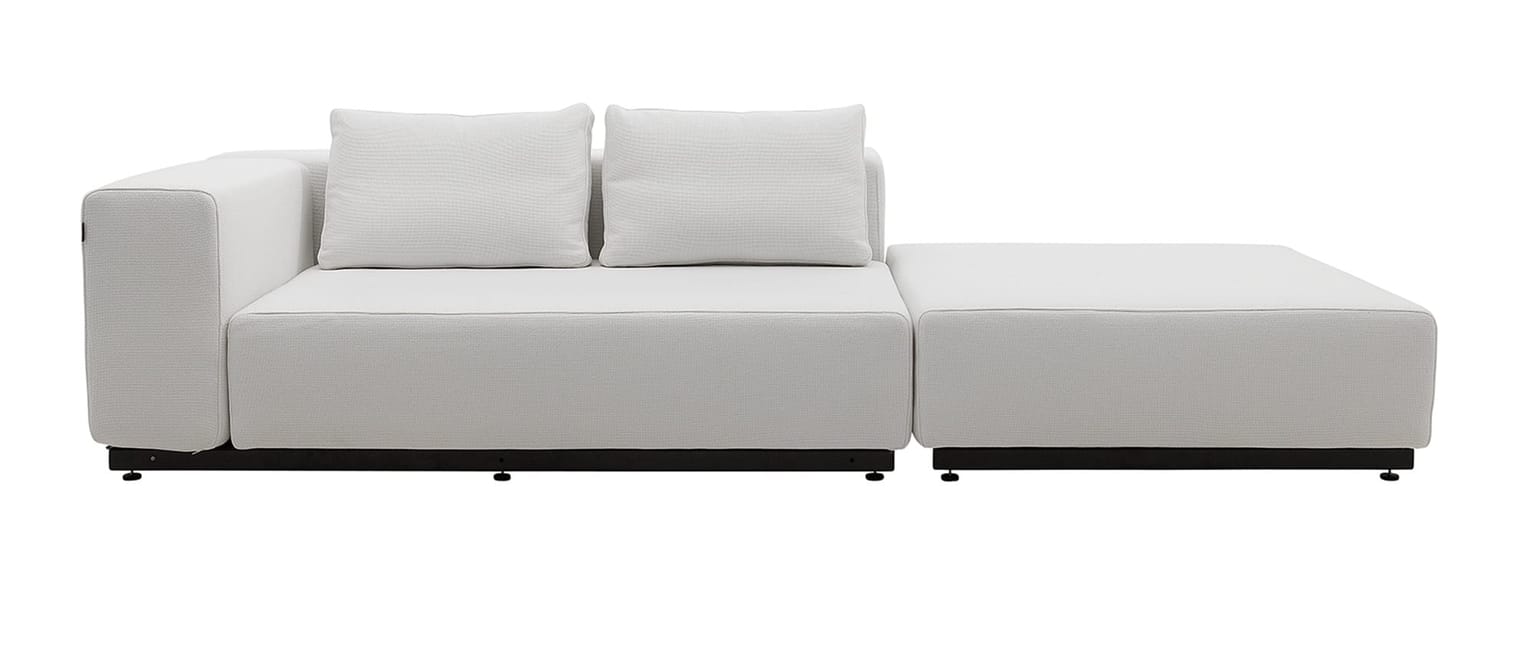 Hier der NEVADA Hocker von Softline mit dem Zweisitzer Sofa NEVADA