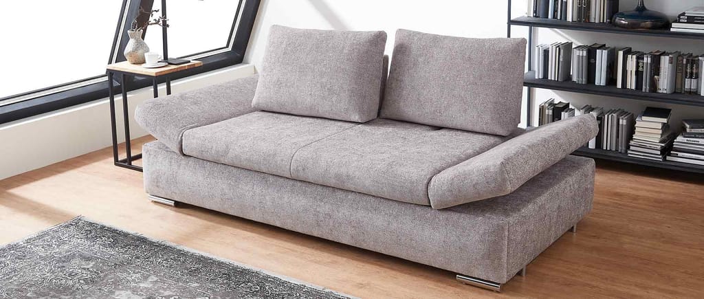 Beim KIEL DELUXE Schlafsofa mit Matratze und Lattenrost können Sie die Sitztiefe nach Bedarf verändern - einfach die Rückenlehnen nach hinten verstellen
