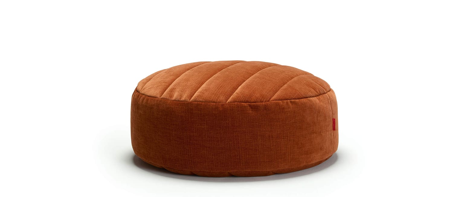 Hier ist der Innovation SHUFFLEPUCK QUILTUS Sitzsack im regulären Stoff Esina Rust Orange (412)