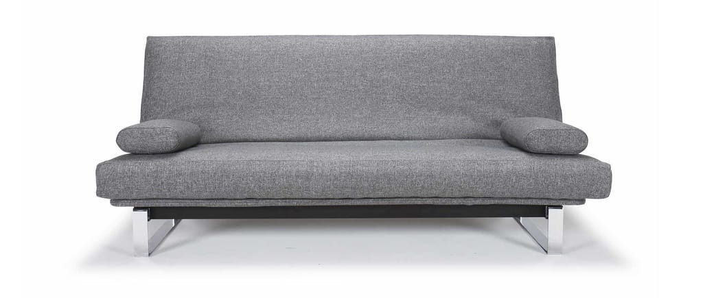 Zwei ELLIPSE Kissen als Armlehn-Kissen auf dem MINIMUM Schlafsofa von Innovation
