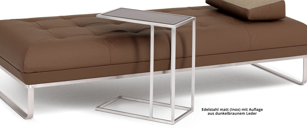 CLUB / KLUB Couchtisch von Swiss Plus in Edelstahl matt (Inox) und mit Auflage aus dunkelbraunen Leder