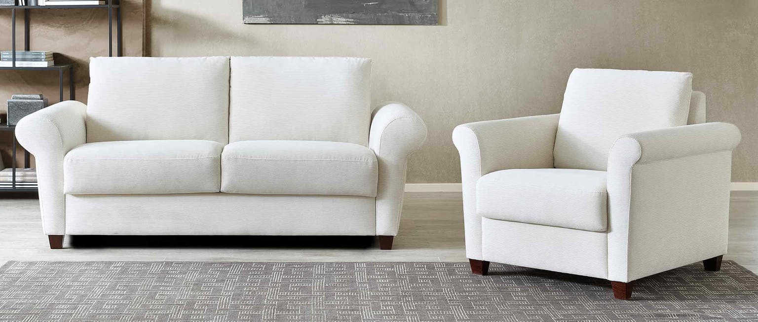 Der Hocker im Landhausstil passend zur Serie FREIBURG DELUXE Schlafsofa und Sessel