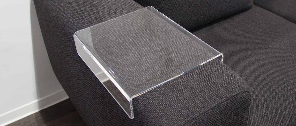 Die Acryltabletts gibt es in verschiedenen, vorgefertigten Größen und auf Wunsch auch auf Maß