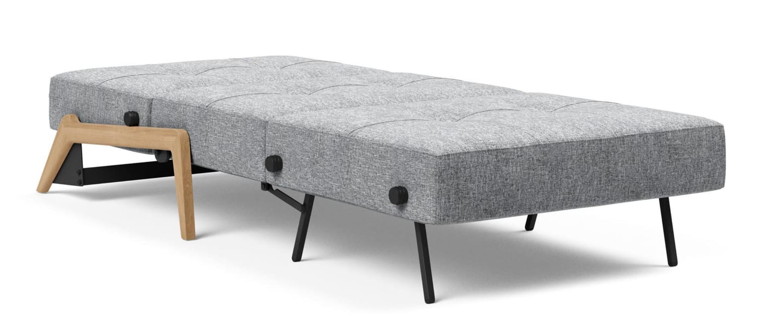 Ausgeklappt verfügt der CUBED 02 Sessel 90 über eine Liegefläche von ca. 90x200 cm - ideal für eine Person