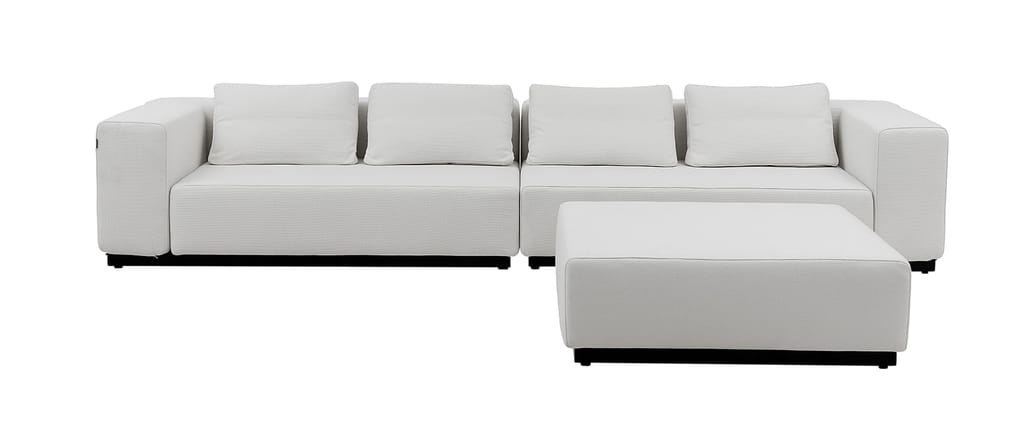 Zwei NEVADA 2 Personen Schlafsofas von Softline zu einem bequemen Viersitzer kombiniert - der Hocker kann als flexibler Longchair genutzt werden