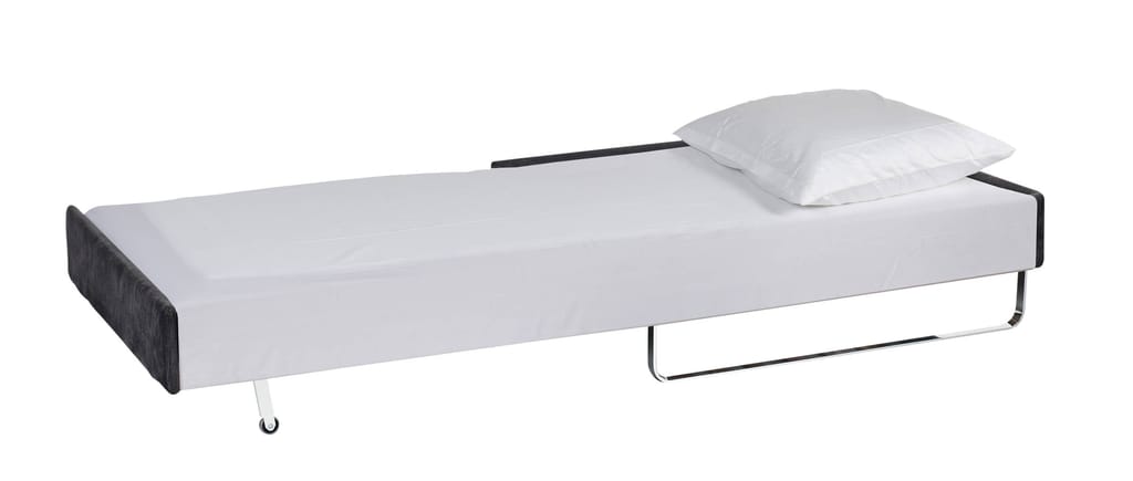 Der Hocker bietet ein gemütliches Bett für eine Person, Liegefläche ca. 90x200 cm