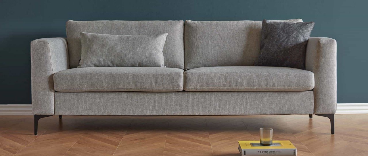 TRELLEBORG 2-Sitzer Designer Sofa mit Polsterarmlehnen und Metallfüßen