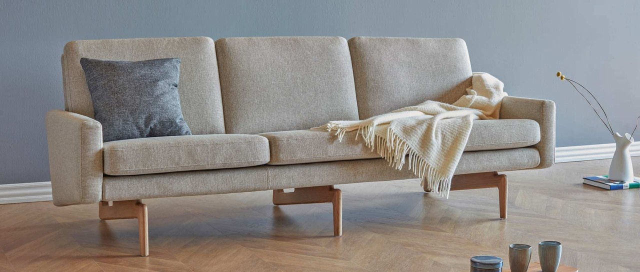 KOPENHAGEN 3-Sitzer Designer Sofa mit Polsterarmlehnen und Holzfüßen