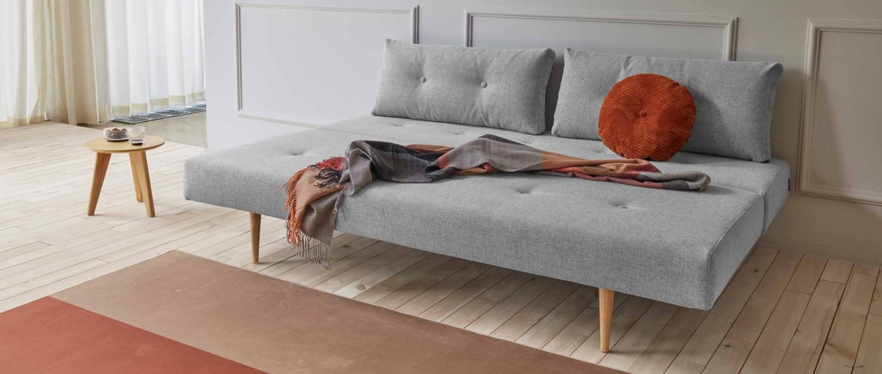 RECAST PLUS Schlafsofa von Innovation mit hellen Styletto Holzfüßen