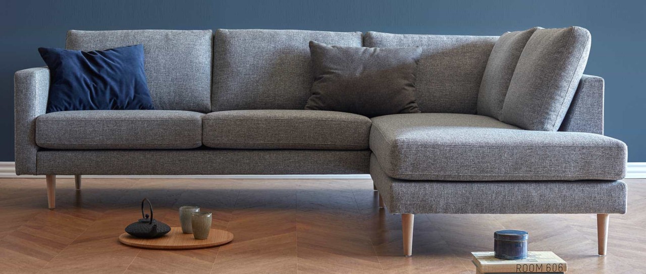 TRONDHEIM Designer Ecksofa mit Eckanbau, Holz- oder Metallfüßen in verschiedenen Größen