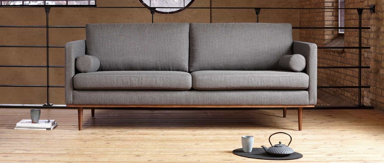 OSLO 2-Sitzer Designer Sofa mit Polsterarmlehnen und runden Seitenkissen