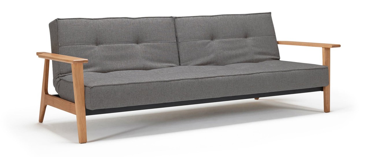 SPLITBACK Schlafsofa mit Frej und Lauge Holzarmlehnen von Innovation