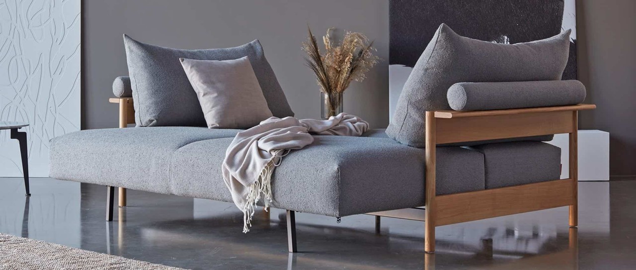 MALLOY WOOD Schlafsofa mit Holzarmlehnen von Innovation