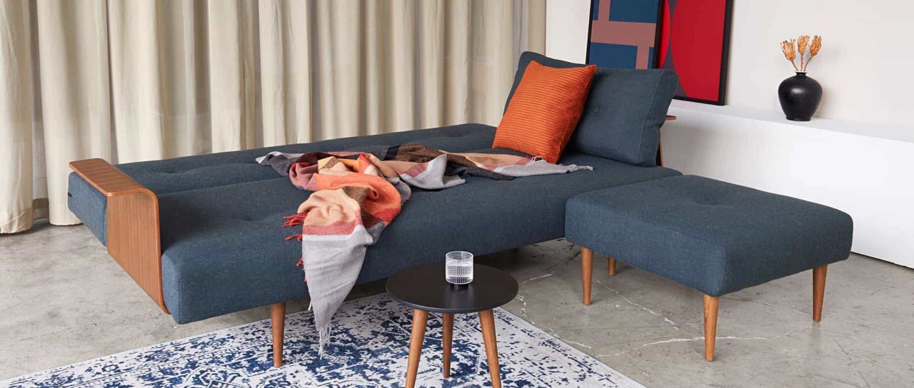 RECAST PLUS Schlafsofa von Innovation mit hellen Styletto Holzfüßen