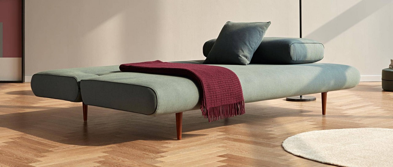 UNFURL LOUNGER Schlafsofa in diversen Stoffen von Innovation