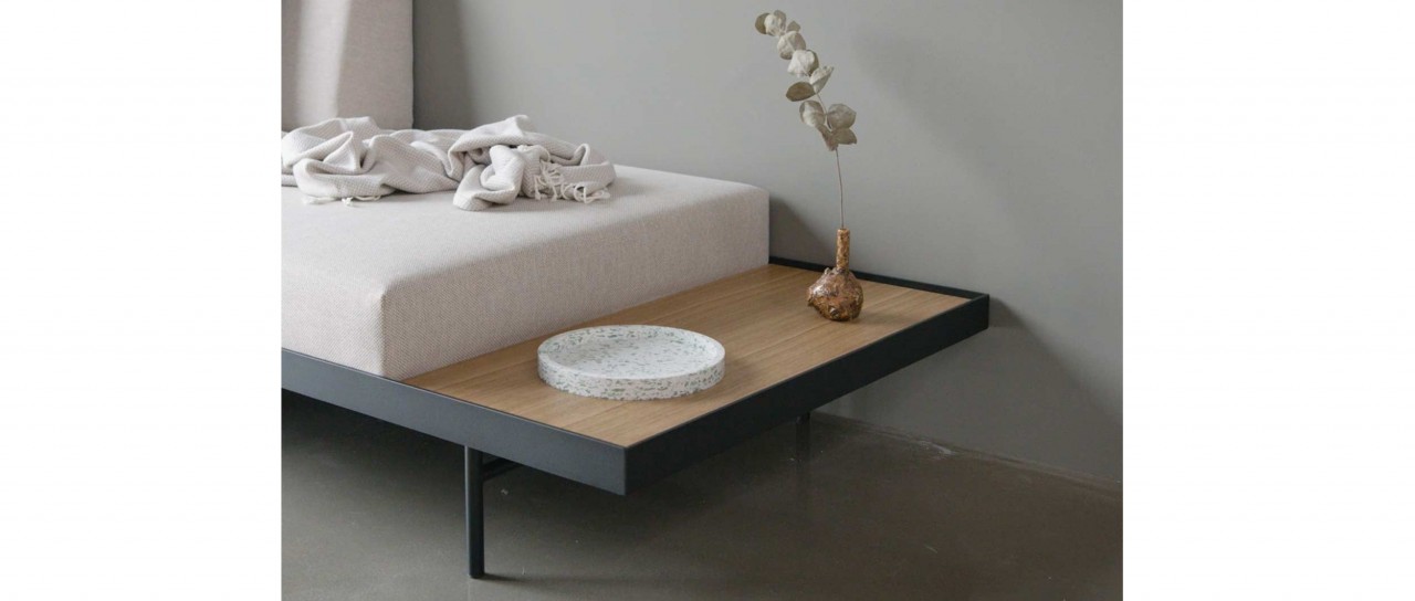 PURI Schlafliege, Daybed mit Holztisch von Innovation