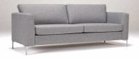 Vorschau: TRELLEBORG 2,5-Sitzer Designer Sofa mit Polsterarmlehnen und Metallfüßen